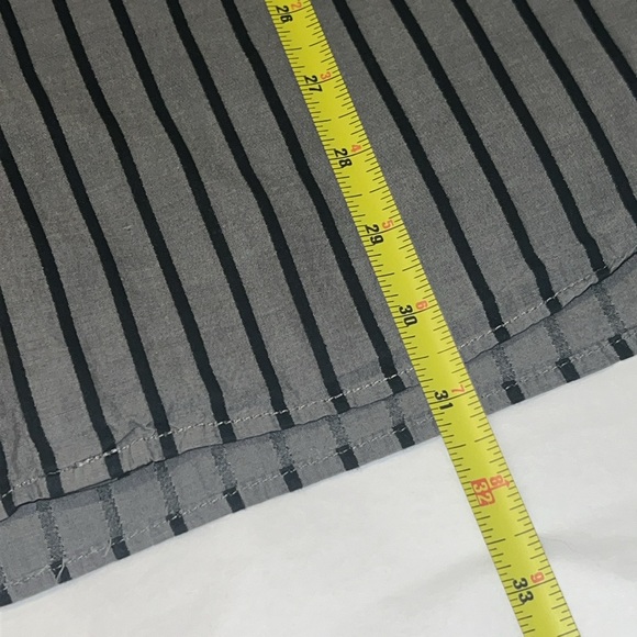 LONG SLEEVE BUTTON UP SHIRT (XL) - Picture 9 of 13